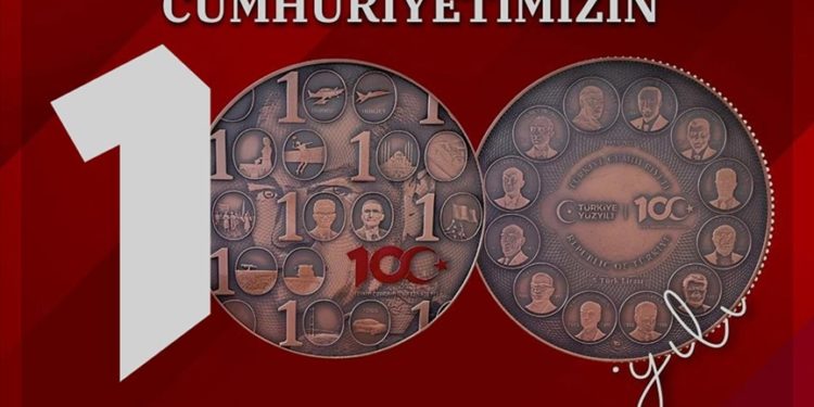 Darphane Cumhuriyet'in 100. Yılı'na özel hatıra para bastı