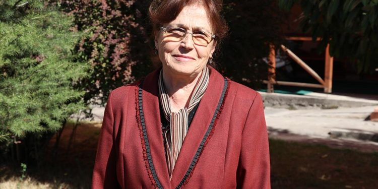 55 yıl önce yarım bıraktığı hukuk eğitimini 74 yaşında tamamladı