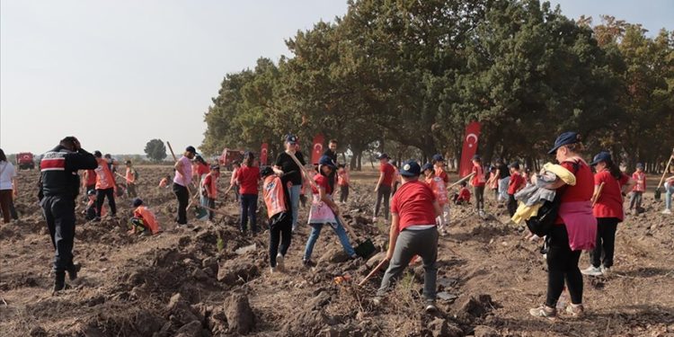 Kırklareli'nde "Cumhuriyetin 100. Yılı Hatıra Ormanı" oluşturuldu