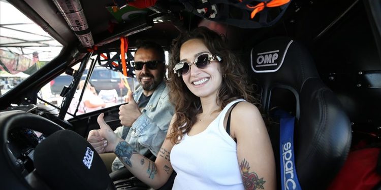 Çanakkale’deki zorlu off-road parkurunun tek kadın pilotu, en iyi derece için yarışıyor