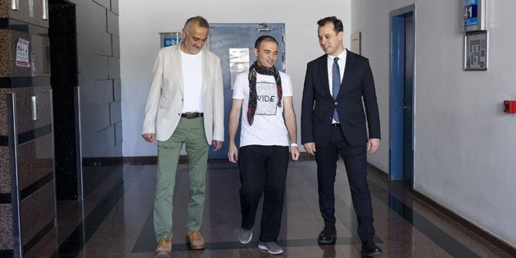 Gırtlak kanseri hastasına bağırsaklarından yemek borusu ve ses tüpü yapıldı