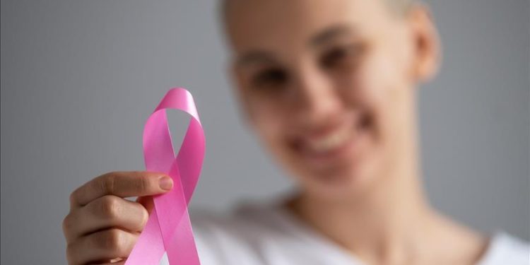 Düzenli yürüyüş ve yağlı gıdalardan uzak durulması meme kanseri riskini azaltıyor