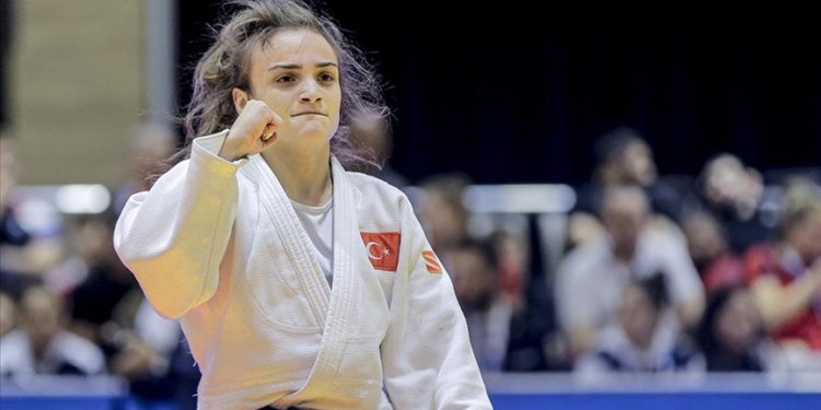 Milli judocu Sıla Ersin, Abu Dabi Grand Slam'da gümüş madalya kazandı