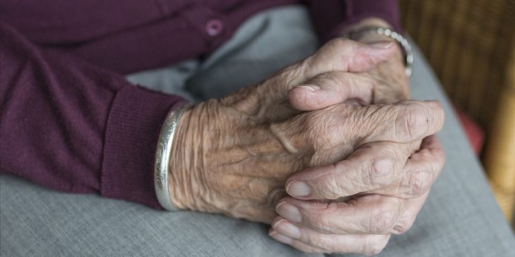 Dünyada 2050’de her 6 kişiden biri “yaşlı” olacak