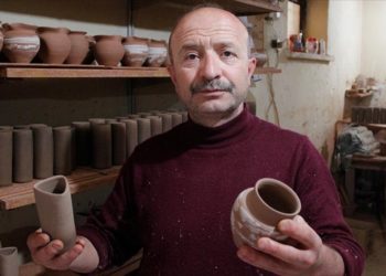 Avanoslu ustanın yaptığı çömlekler akvaryum balıklarına yuva oluyor