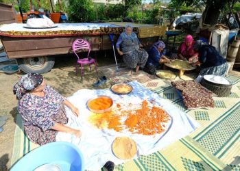 Kırklarelili köy kadınları “kışlık yiyecek” mesaisinde