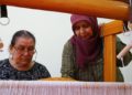 Karacakılavuz dokumasını 20 yıldır kadınlara öğretiyor