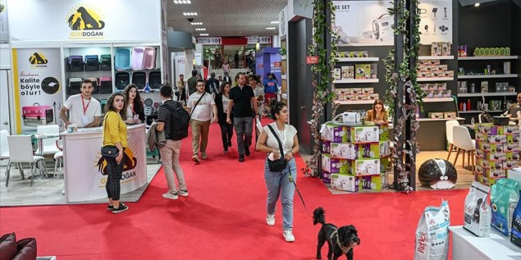 Evcil hayvan ürünleri ve malzemeleri görücüye çıktı