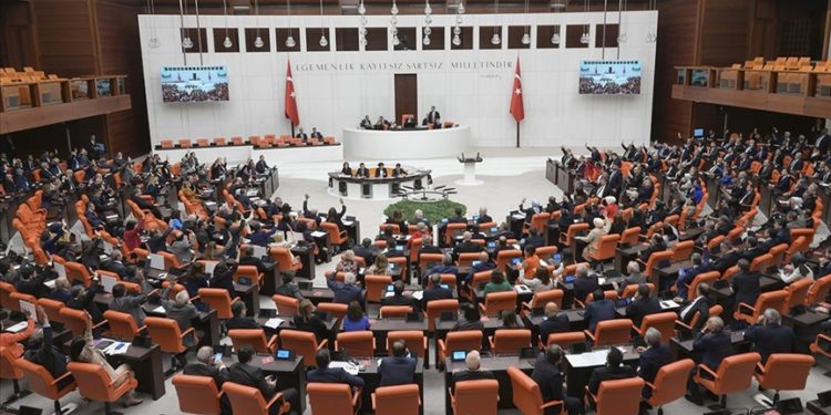 Irak ve Suriye tezkeresi TBMM Genel Kurulu’nda kabul edildi