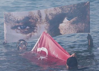 Cumhuriyet’in 100. yılı kutlamaları çerçevesinde Dolmabahçe’de dalış yapıldı