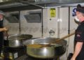 Çanakkale’de meslek liseliler taşımalı eğitim öğrencileri için 10 kazan yemek pişiriyor