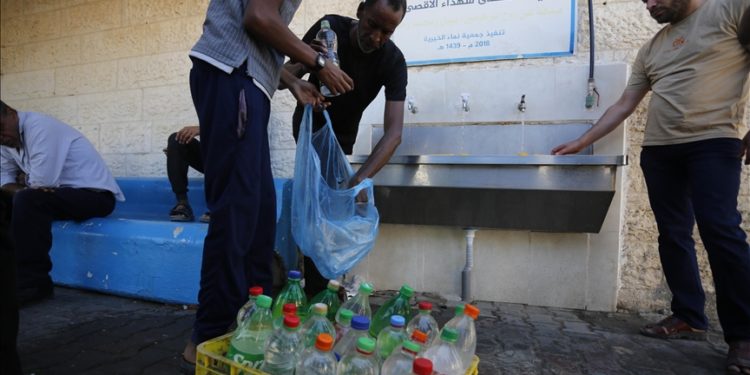 İsrail Gazze’nin suyunu keserek 600 bin insanı temiz susuz bıraktı