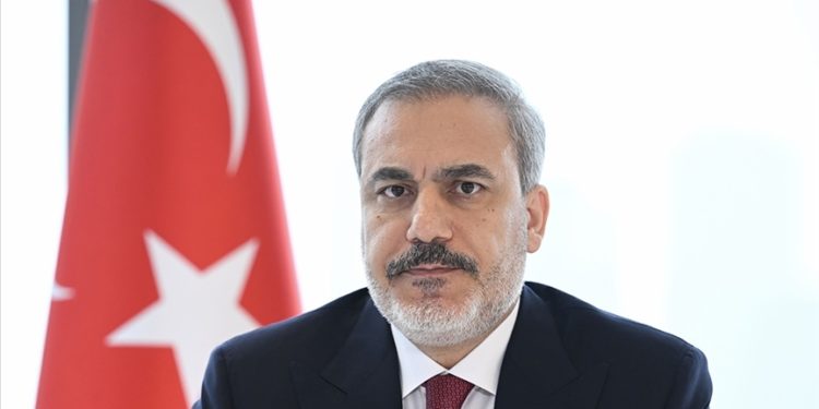 Dışişleri Bakanı Fidan, Kahire'ye ulaştı