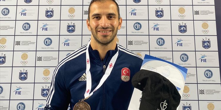 Milli eskrimci Enver Yıldırım, Tiflis'te bronz madalya kazandı