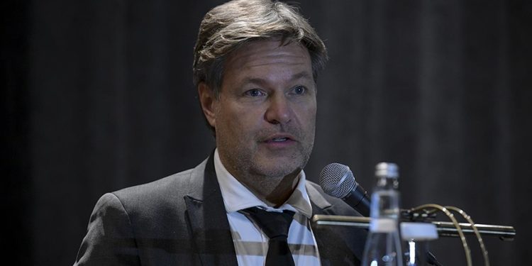 Almanya Ekonomi Bakanı Habeck, Türkiye-Almanya ikili ticaret hacminin yeni rekora koştuğunu belirtti