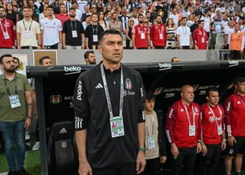 Beşiktaş, olağanüstü genel kurula kadar Burak Yılmaz'la devam edecek