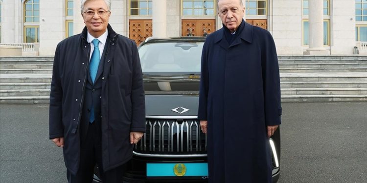 Cumhurbaşkanı Erdoğan, Kazakistan Cumhurbaşkanı Tokayev'e Togg hediye etti
