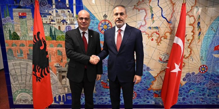 Dışişleri Bakanı Fidan, Arnavutluk ve Estonya dışişleri bakanlarıyla görüştü