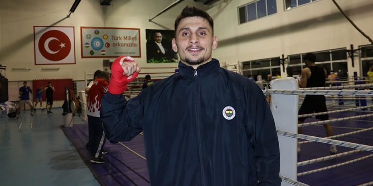 Milli boksör Bilge Kağan, yumruklarını Avrupa şampiyonluğu için sallayacak