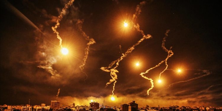 7 Ekim’den bu yana 10 bin Filistinlinin öldürülmesi, insanlığın temel değerlerine meydan okuyor