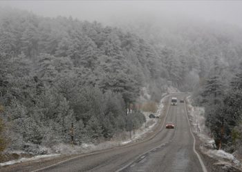 Manisa'da kar yağışı dağları beyaza bürüdü