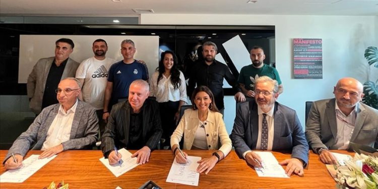 Spor giyim mağazalarında sendikalı çalışan sayısı artıyor