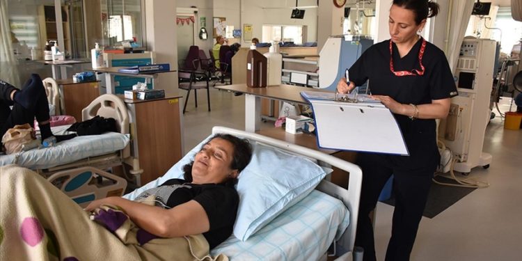 Melek ikinci kez böbrek nakli olmayı umutla bekliyor