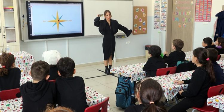 “Küresel Öğretmen Ödülü” alan Neslihan öğretmen projeleriyle öğrencilerin gönlüne girdi