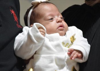 Erken doğumla dünyaya gelen bebeklerine 95 gün sonra kavuştular