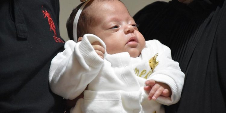 Erken doğumla dünyaya gelen bebeklerine 95 gün sonra kavuştular