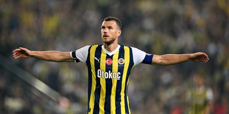Dzeko, Fenerbahçe için savaştıklarını açıkladı: Hedefimize ancak birlik olursak ulaşabiliriz