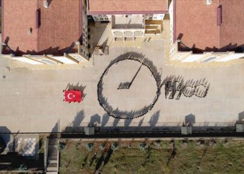 Siirtli öğrenciler Atatürk'ü koreografiyle andı