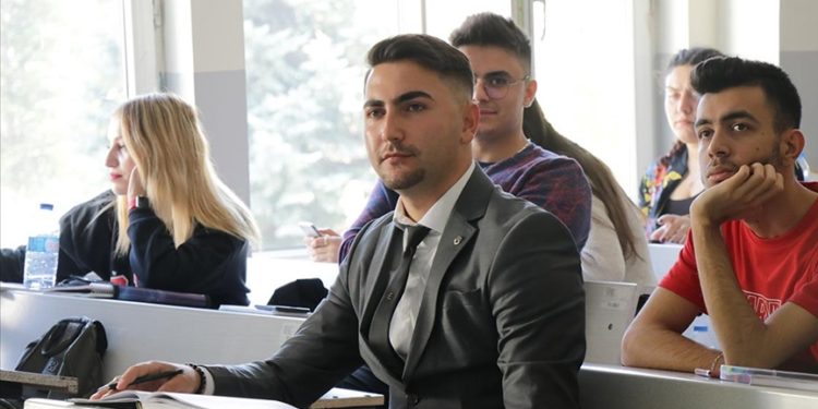 Kayserili Yahya Mert hem lösemiyi yendi hem de üniversiteyi kazandı