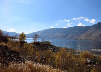 Nemrut Krater Gölü, sonbaharda da ziyaretçilerini ağırlıyor