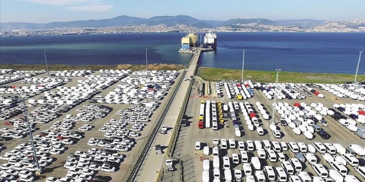 Ekimde en fazla ihracatı otomotiv endüstrisi gerçekleştirdi