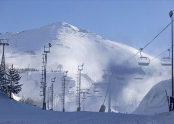 Kayak merkezlerinde en fazla kar kalınlığı 92 santimetreyle Palandöken'de ölçüldü