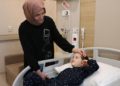 Çakmakla oynarken kıyafeti tutuşan 4 yaşındaki Kerem, Erzurum Yanık Merkezinde sağlığına kavuştu