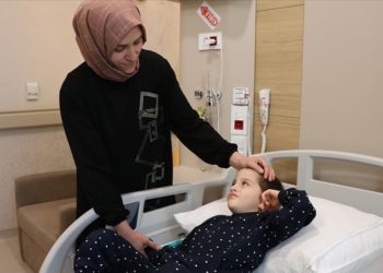 Çakmakla oynarken kıyafeti tutuşan 4 yaşındaki Kerem, Erzurum Yanık Merkezinde sağlığına kavuştu