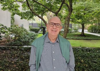 ABD’de çalışmalarının heykeli dikilen Türk profesör Özçelik, bu kez “Düşünce Lideri” seçildi