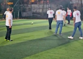 Bakan Koca, hekimlerle organ nakli olan hastaların halı saha maçını paylaştı