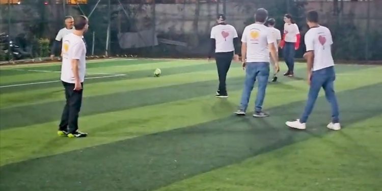 Bakan Koca, hekimlerle organ nakli olan hastaların halı saha maçını paylaştı