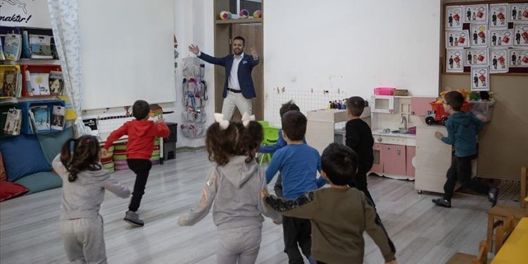 Eğitimde fark yaratan Mehmet öğretmen, “Küresel Öğretmen Ödülü”nün sahibi oldu