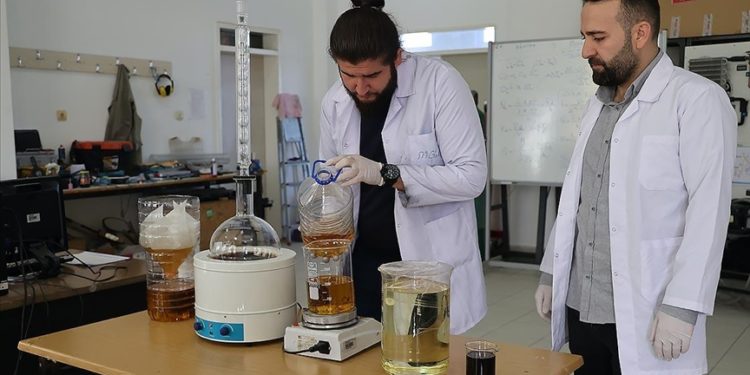 Üniversitenin atık yağları biyodizele dönüştürülüyor