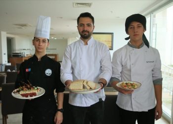 Lise öğrencileri ekşi mayalı ekmekleri “Ahu” ile uluslararası yarışmada birincilik kazandı