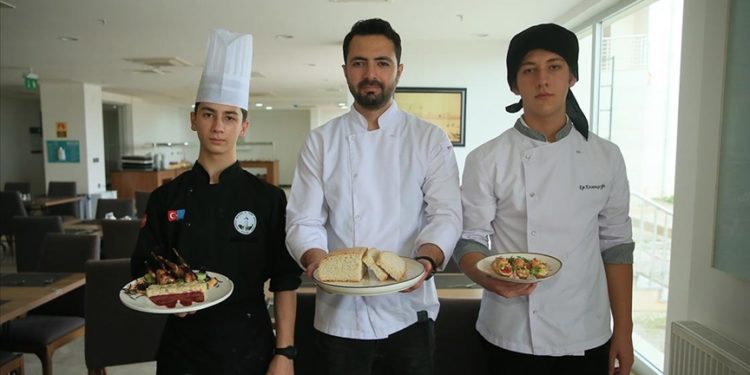 Lise öğrencileri ekşi mayalı ekmekleri “Ahu” ile uluslararası yarışmada birincilik kazandı