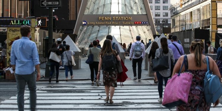 Amerikalıların enflasyonla mücadelesi sürerken “tatil sezonu” harcamalarındaki artışın yavaşlaması bekleniyor