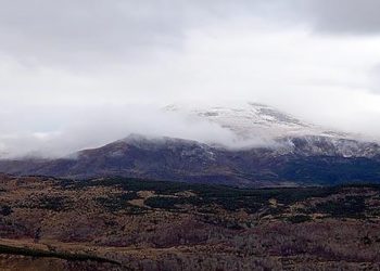Ardahan'ın yüksek kesimlerinde kar ve sis etkili oldu
