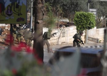 İsrail güçleri, Batı Şeria'nın farklı kentlerine baskınlar düzenledi