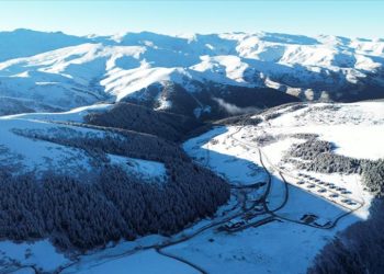 Giresun'da Kümbet Yaylası beyaza büründü