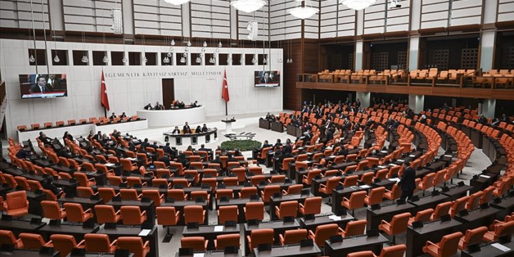 Ekonomiye ilişkin düzenlemeler içeren kanun teklifi TBMM’ye sunuldu